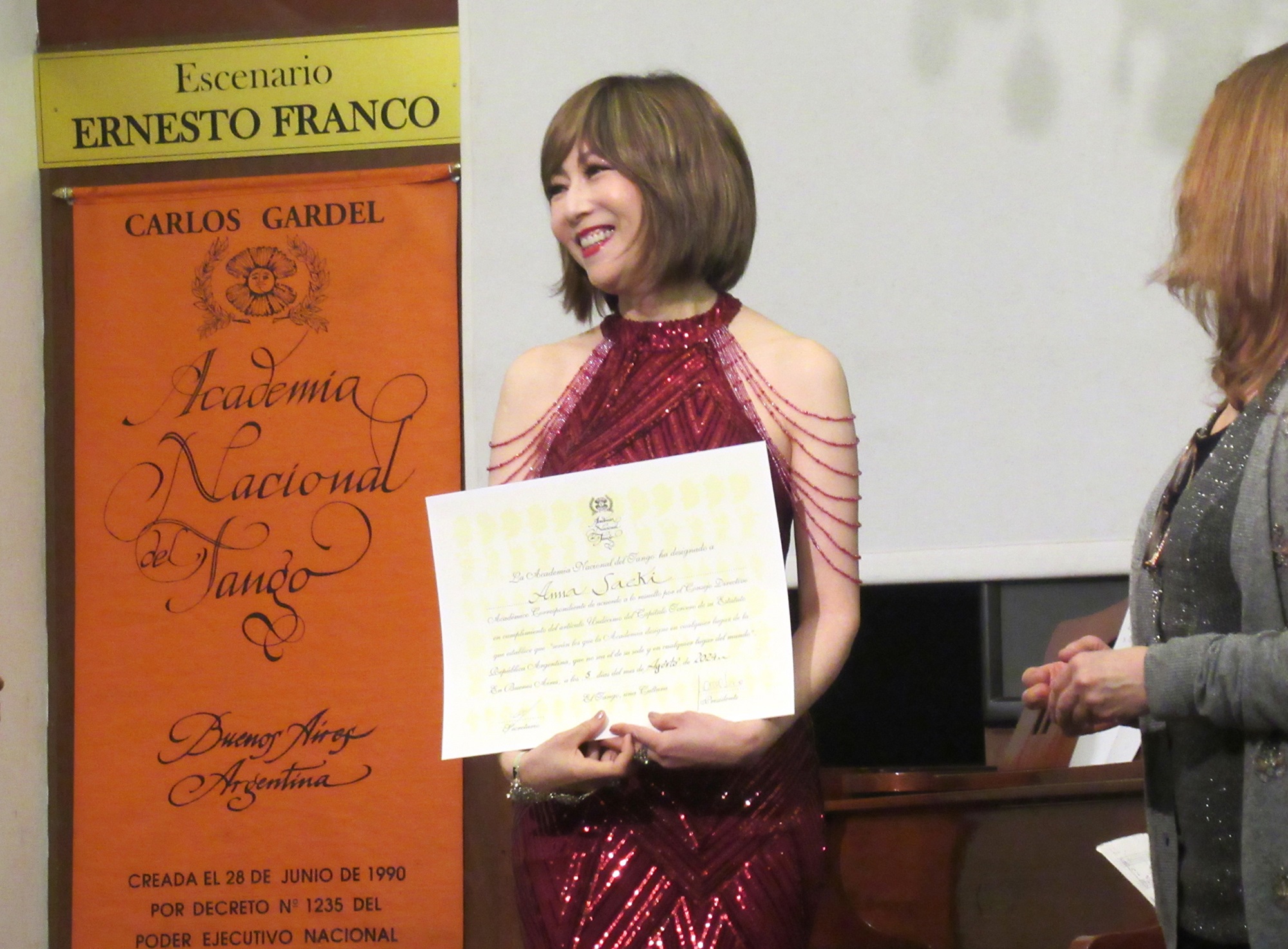 世界的タンゴ歌手・冴木杏奈さんにウィッグ協力 タンゴ発祥の地